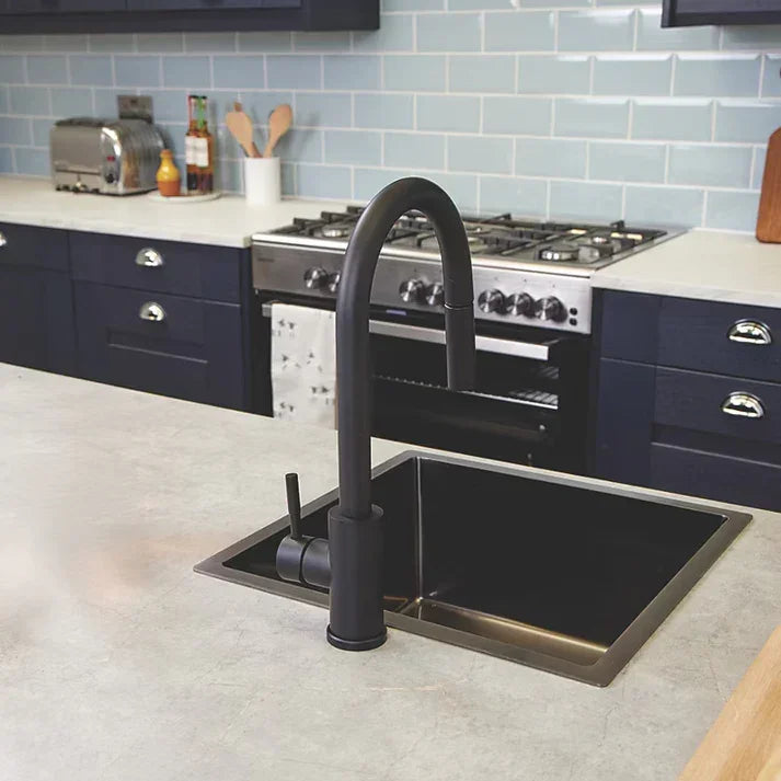 Professional Matt Black Pull-Out Kitchen Mixer – Solid Stainless Steel